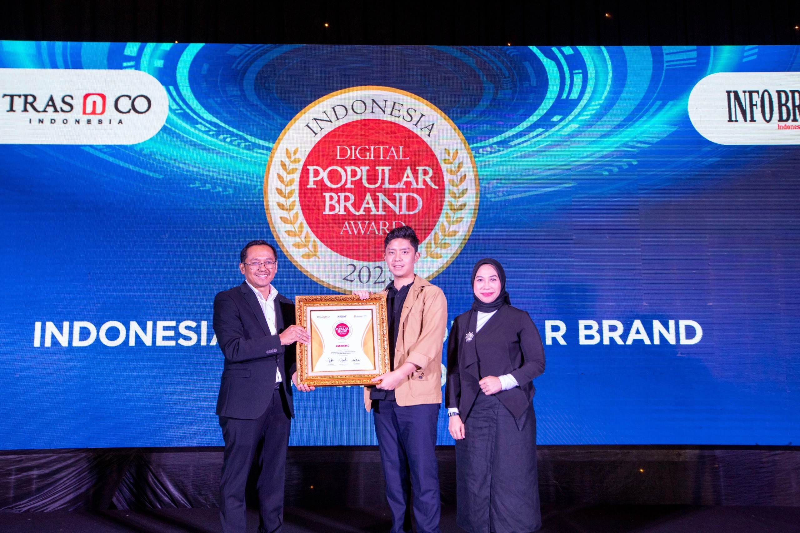 Enervon C Raih Indonesia Digital Popular Brand Award 2025: Multivitamin Terpercaya Pilihan Konsumen